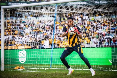 Kaizer Chiefs vs Orlando Pirates .
